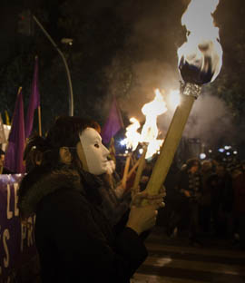 Una mujer protesta contra la violencia de género.